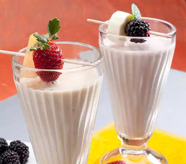 Shake fruit and yogurt