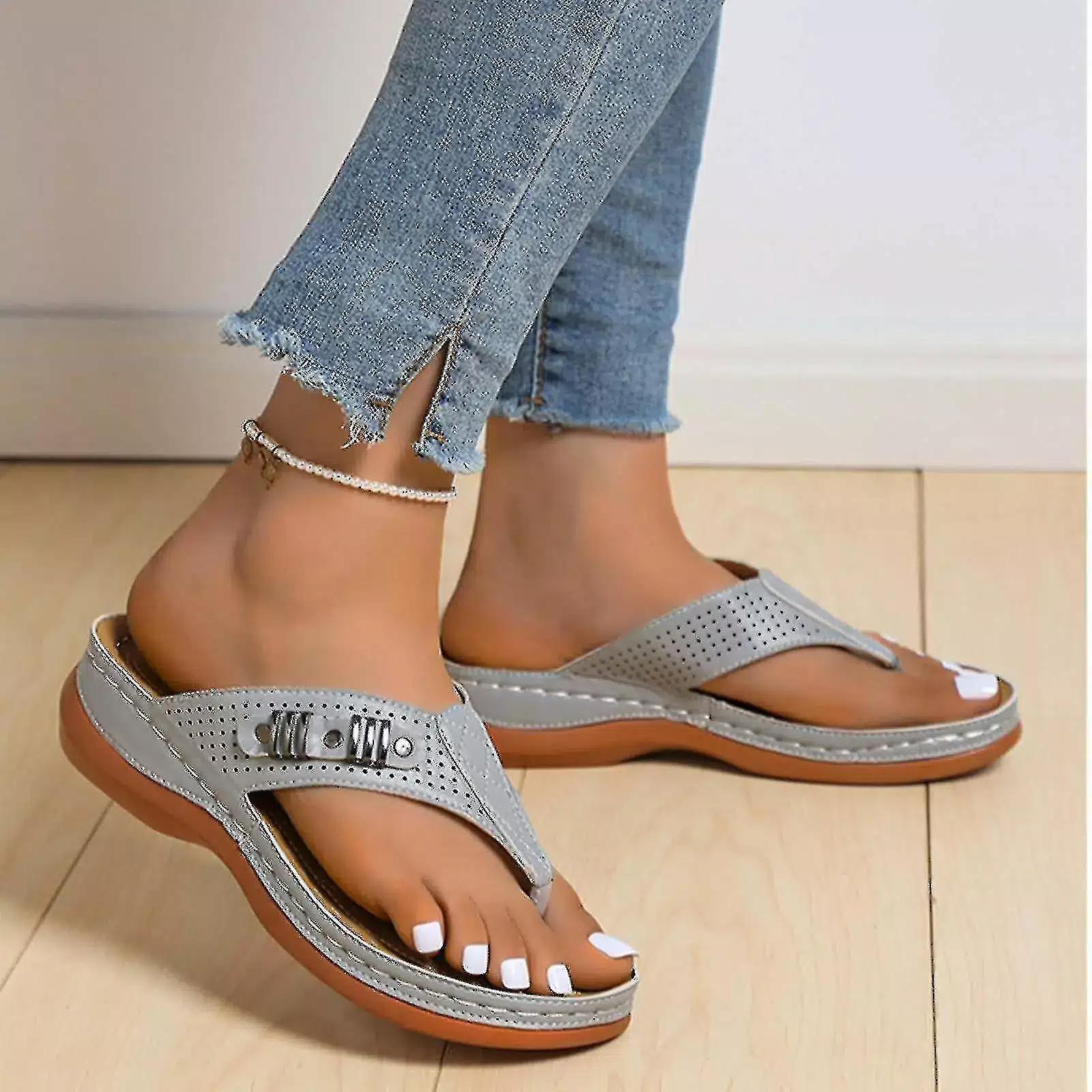 Guide definitive: How to dress your sandals with style this summer